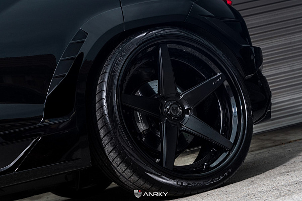 Фото дисков Anrky RS5.3 Черный сатин на Lamborghini Urus