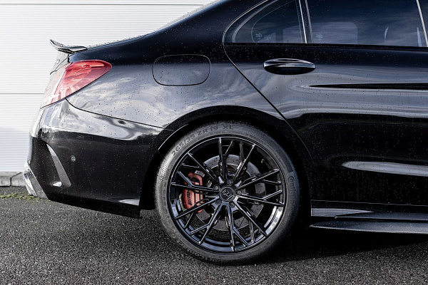 Фото дисков Bola FLS Черный глянец на Mercedes-Benz C-Class (W205)