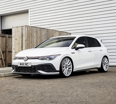 Фото дисков Rotiform LSE на Volkswagen Golf VIII