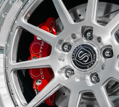 Фото дисков Strasse Wheels R10 Track на Chevrolet Corvette C6