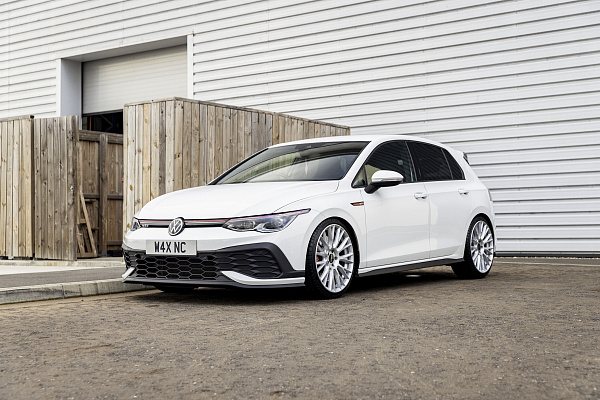 Фото дисков Rotiform LSE Серебро на Volkswagen Golf VIII