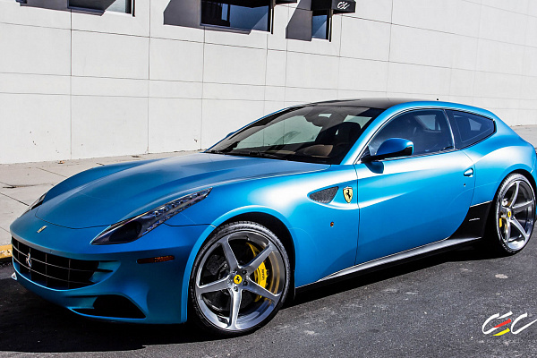 Фото дисков CEC C884 Глянцевый лак на Ferrari FF