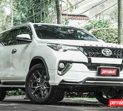 Фото дисков Vossen HF6-4 на Toyota Fortuner II