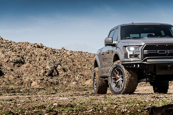Фото дисков HRE P161 Глянцевый темный лак на Ford F-150 XIII