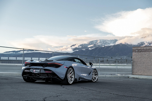 Фото дисков HRE R101 Lightweight Глянцевый лак на McLaren 720S