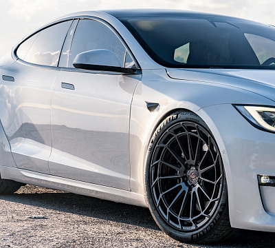 Фото дисков Strasse Wheels SV15FF Deep Concave Duoblock на Tesla Model S