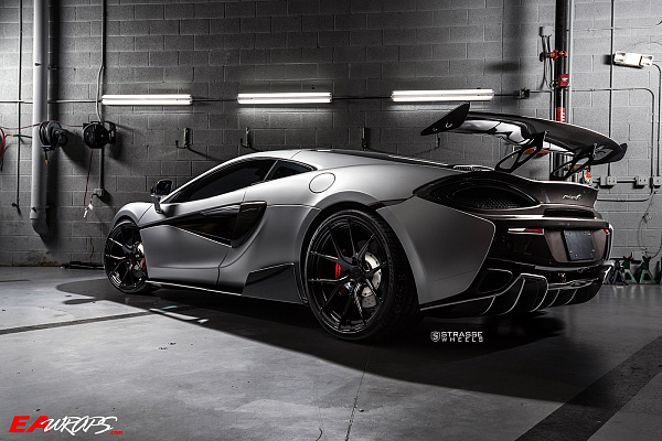 Фото дисков Strasse Wheels SM5R Deep Concave Monoblock Черный глянец на McLaren 570S