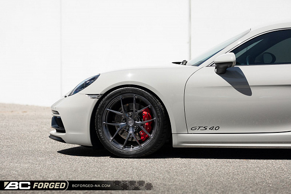 Фото дисков BC Forged RZ25 Глянцевый графит на Porsche Cayman II