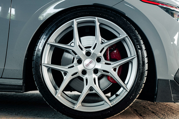 Фото дисков Vossen HF-5 Серебро на Volkswagen Golf VIII