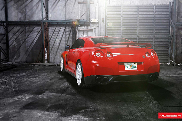 Фото дисков Vossen CVT Серебро на Nissan GT-R