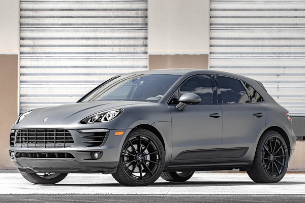 Фото дисков Savini SV-F1 Черный глянец на Porsche Macan I