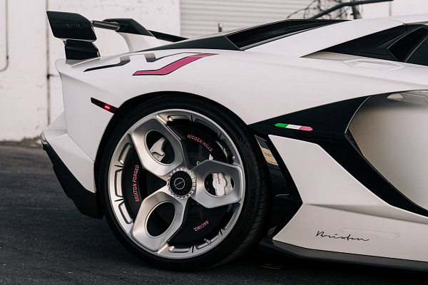 Фото дисков Brixton Forged NC01-R Серебро на Lamborghini Aventador