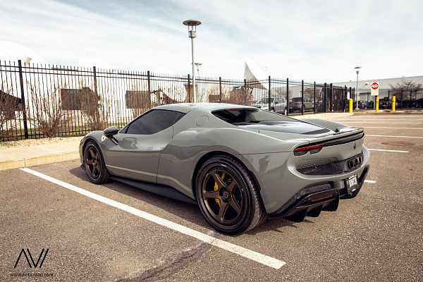 Фото дисков Brixton Forged TR05 Сатиновая бронза на Ferrari 296