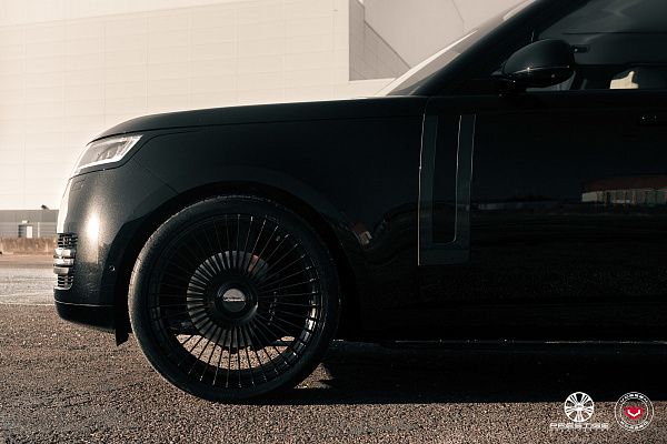 Фото дисков Vossen S17-16 Черный глянец на Range Rover V