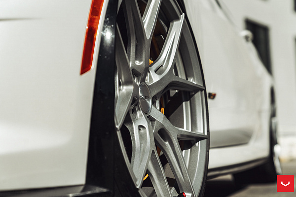 Фото дисков Vossen HF-5 Серебро на Cadillac ATS