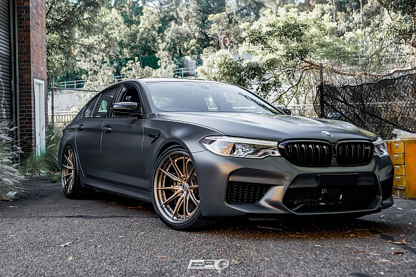 Фото дисков HRE S104SC Глянцевое темное золото на BMW 5/M5 (G30/F90)