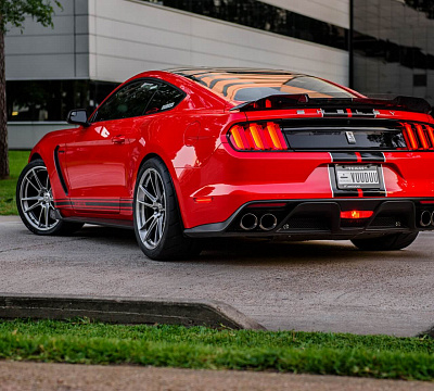 Фото дисков HRE FF04 на Ford Mustang VI