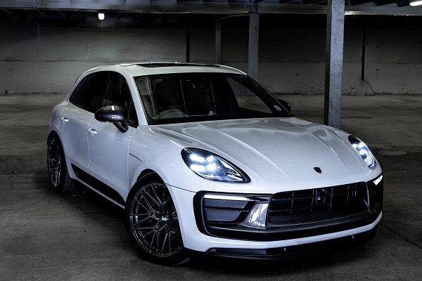 Фото дисков Bola FLZ Черный глянец на Porsche Macan I