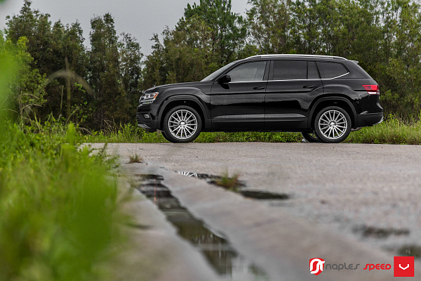 Фото дисков Vossen VFS-2 Серебро на Volkswagen Atlas