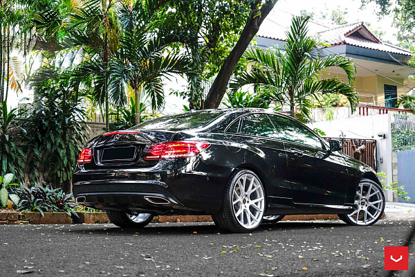 Фото дисков Vossen VFS-6 Серебро на Mercedes-Benz E-Class (W212, S212, C207)