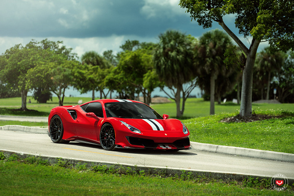 Фото дисков Vossen EVO-5 Черный глянец на Ferrari 488
