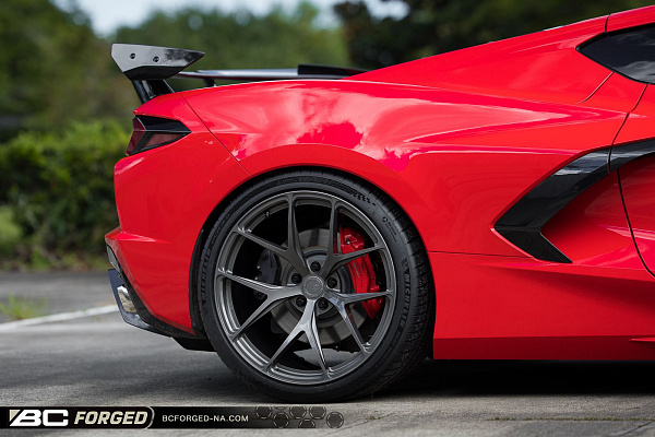 Фото дисков BC Forged RZ21 Глянцевый графит на Chevrolet Corvette C8