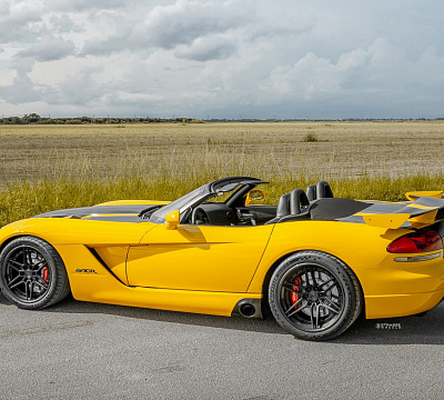 Фото дисков Strasse Wheels SV2-6 Deep Concave FS на Dodge Viper