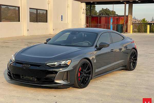 Фото дисков Vossen HF-3 Черный глянец на Audi E-tron GT