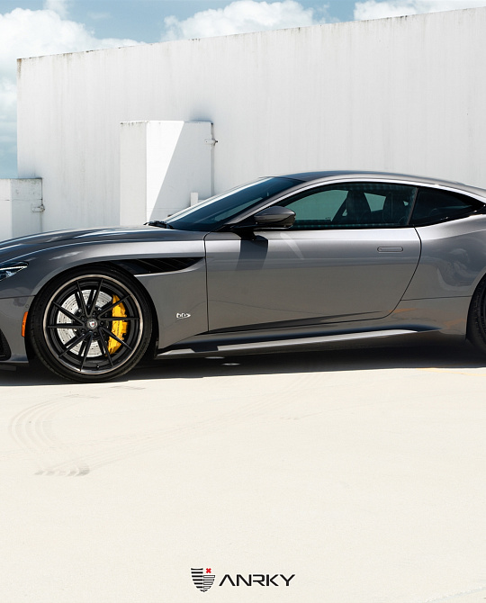 Фото дисков AN33 Черный сатин на Aston Martin DBS 3