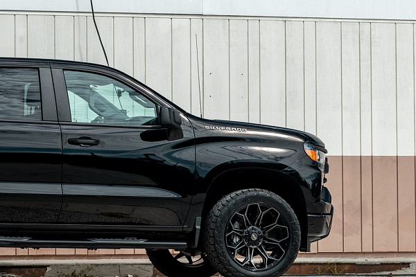 Фото дисков 4PLAY 4P83 Черный глянец на Chevrolet Silverado IV
