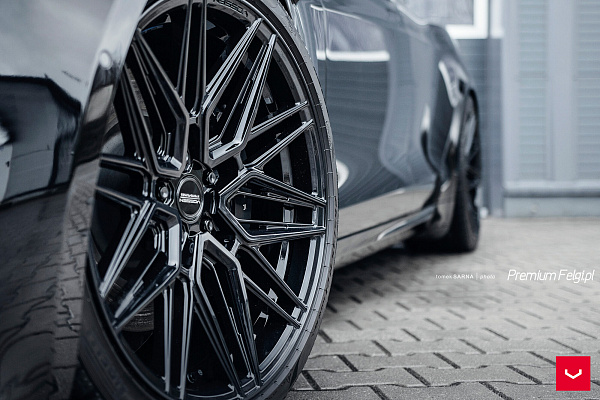 Фото дисков Vossen HF-7 Черный глянец на Tesla Model S
