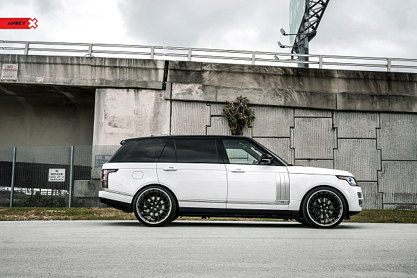 Фото дисков Anrky AN30 Черный сатин на Range Rover IV