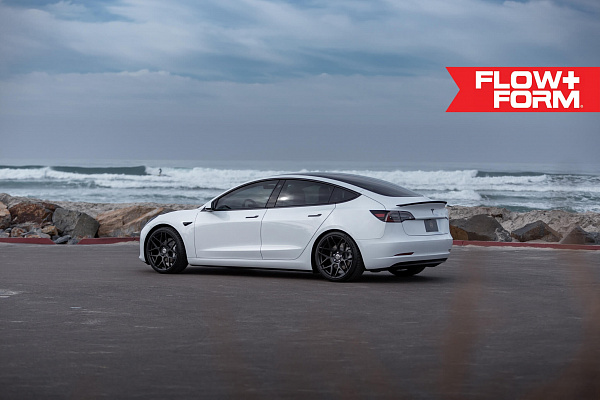 Фото дисков HRE FF01 Черный сатин на Tesla Model 3
