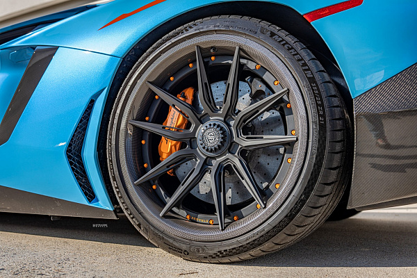 Фото дисков Strasse Wheels SV5-RS Performance Другой цвет на Lamborghini Aventador