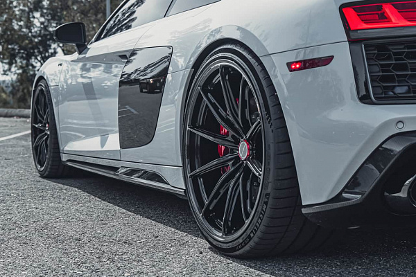 Фото дисков Brixton Forged FDE11 Черный глянец на Audi R8 (4S)