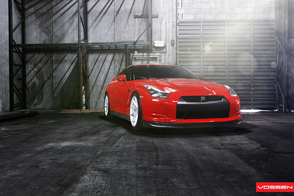 Фото дисков Vossen CVT Серебро на Nissan GT-R