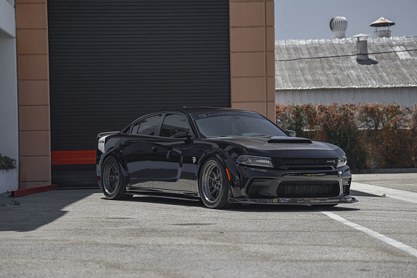 Фото дисков American Racing VF545 Глянцевый графит на Dodge Charger VII