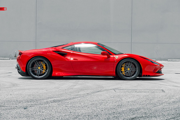 Фото дисков Anrky AN17 Глянцевый темный лак на Ferrari F8