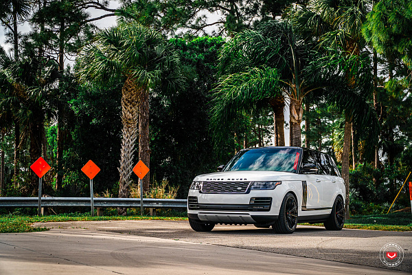 Фото дисков Vossen UV-2 Черный глянец на Land Rover Range Rover IV