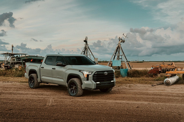 Фото дисков 4PLAY 4P83 Черный глянец на Toyota Tundra III