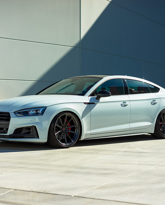 Фото дисков M-X2 Глянцевый графит на Audi A/S/RS 5 (F5)