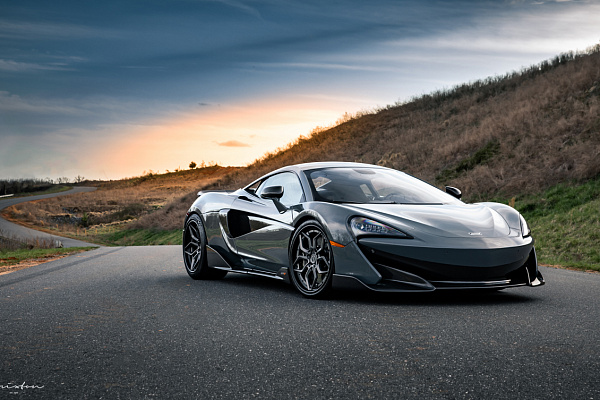 Фото дисков Brixton Forged PF9 Сатиновый графит на McLaren 600