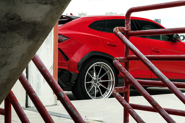 Фото дисков Anrky AN38 Полированный лак на Lamborghini Urus