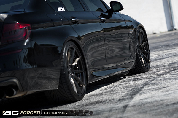 Фото дисков BC Forged HCS04 Глянцевый темный лак на BMW 5/M5 (F10)