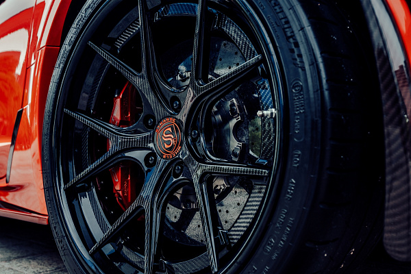 Фото дисков Strasse Wheels SM5R Deep Concave FS Другой цвет на Chevrolet Corvette C7