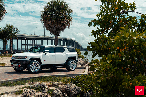 Фото дисков Vossen HFX-1 (8-Lug) Серебро на GMC Hummer EV