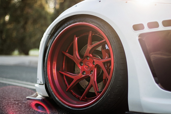 Фото дисков Savini SV67 Красный глянец на Maserati GranTurismo I