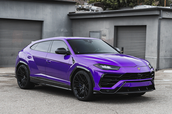 Фото дисков Brixton Forged VL4 Черный глянец на Lamborghini Urus