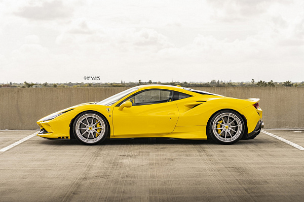 Фото дисков Strasse Wheels SV10 Deep Concave FS Глянцевый лак на Ferrari F8
