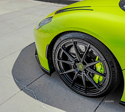 Фото дисков Strasse Wheels SV10 Deep Concave Duoblock на Maserati MC20